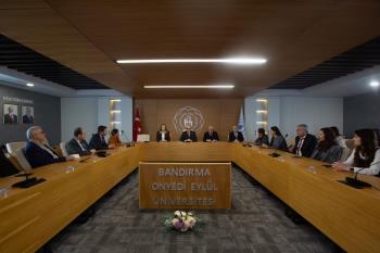 "Üniversitemizin 5 yıllık Akreditasyon Sürecinin Reklam Kampanyasının Planlanması"